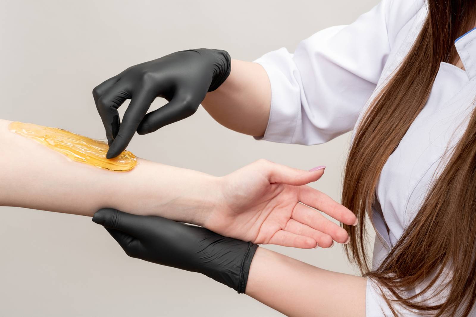 Epilation Longue Durée à la résine tiède dans votre Institut de Beauté, épilation parfaite sans résidu, ni d'effet collant 