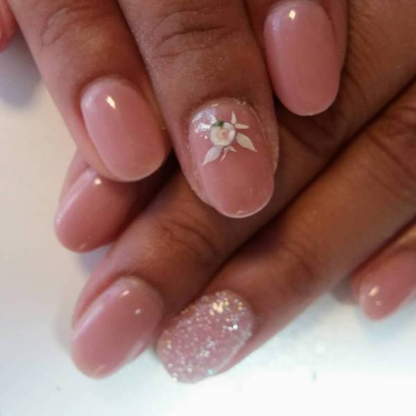 Pose de gel aux chablons institut de beauté  sur Martigues INDISPONIBLE POUR LE MOMENT