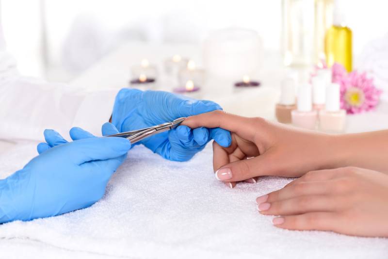manicure, ongles propre, soins des mains, massage des mains, ongles abîmés, 