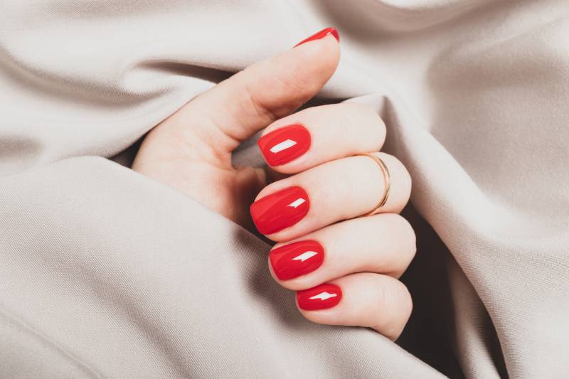 pose de vernis classique et vernis semi-permanent en institut de beauté carry-le-rouet 